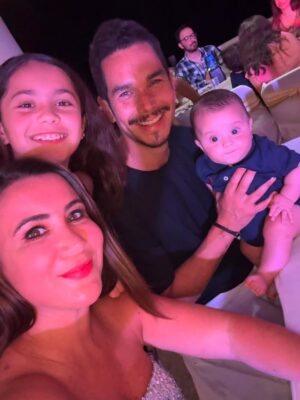 Mariazel Olle Casals Instagram - Hoy celebramos tu primer año de vida mi bebé… Verte crecer feliz es todo lo que soñamos y deseamos. 🎁🎈🎂
Gracias por enseñarnos tanto en tan poco tiempo y por recordarnos cada día lo afortunados que somos de tenerte 🩵 TE AMAMOS ANDRÉ!
#FelizCumpleaños #19DeAgosto