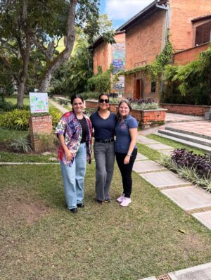 Mariela Celis Instagram - Y de @haciendalatrinidad pa’ la @laboitehumboldt 🥳🎂🎁 comimos muy rico y la pasamos buenísimo ❤️ Gracias a todos por sus lindos mensajes …