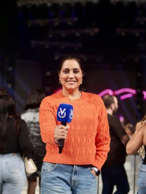 Mariela Celis Instagram - La pasamos buenísimo en el concierto de Nicky Jam…súper agradecida con @pppmusicvzla por la invitación… 😉

Fotos 1 y 2: Trabajandito para @portadas Al día y @venevision … por cierto mil gracias a @Flavxr_ por hacerme estas lindas fotos mientras estaba grabando. 😉

Foto 3: Con @andreschumaceiro de @ronsantateresa junto a su familia y mi querido @djmarcoallen 😘

Foto 4 y 5: Con @mariovalentinobruno y mi asistente @izturo84 😊

Foto 6: Entre misses te veas … @dianasf_ y @andrevrubio 👑👸