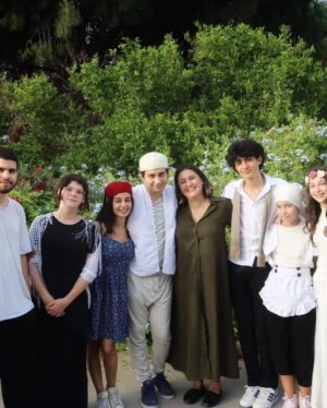 Mariem Ben Chaabane Instagram - Je suis tellement fière de vous… vous avez travaillé dur et votre travail a payé … la belle troupe du ‘“malade imaginaire” de Molière ❤️ crédit photo @fatmafarhat_mehio