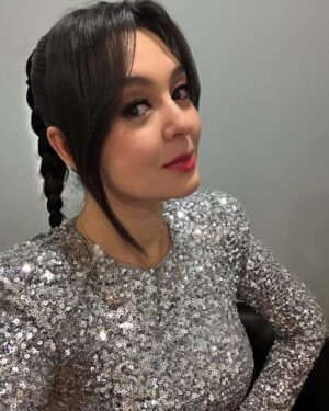 Marina Kravets Instagram - Правда, красивые у меня серёжки? 😍
Смотрите #Comedy сегодня вечером в 21:00!
Там тоже покажут красивое 🤘☺️
Мэйк и прическа @yuliakalyanova ❤️
@comedyclubru
@tnt_online