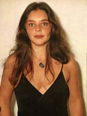 Marisa Orth Instagram - Ângela.
Privilégio nosso ter tido ela. Nosso país , nossas mulheres. E homens.
Sempre fui fã. The blues woman. A compositora, minha amiga posso dizer. Fiquei muito triste.
Mas agradeço muito e de coração.