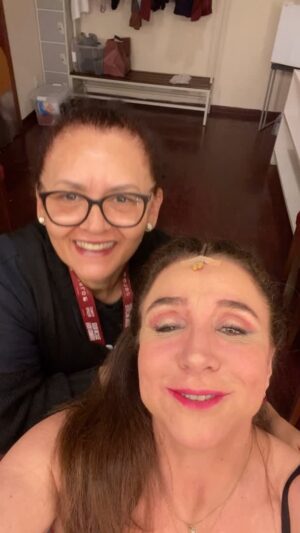 Marisa Orth Instagram - Direto do Camarim do Teatro Bradesco….
Eu e @aireslidu ♥️
Fim de temporada!!
Obrigada São Paulo!!!