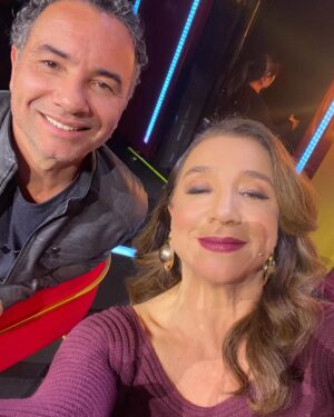 Marisa Orth Instagram - Semana incrível!
Teve @amaremudarascoisastributo , teve gravação com o @pelicoaqui , teve gravação do @lovedancerecord , e teve estreia do @ficacomigoestanoiteoficial !!!
Pessoas lindas, momentos inesquecíveis.
Obrigada🙏🏼🙏🏼🙏🏼🙏🏼
P.S. Ainda tem ingresso pro Fica Comigo tá?