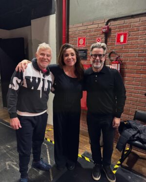 Marisa Orth Instagram - Semana incrível!
Teve @amaremudarascoisastributo , teve gravação com o @pelicoaqui , teve gravação do @lovedancerecord , e teve estreia do @ficacomigoestanoiteoficial !!!
Pessoas lindas, momentos inesquecíveis.
Obrigada🙏🏼🙏🏼🙏🏼🙏🏼
P.S. Ainda tem ingresso pro Fica Comigo tá?