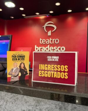 Marisa Orth Instagram - Semana incrível!
Teve @amaremudarascoisastributo , teve gravação com o @pelicoaqui , teve gravação do @lovedancerecord , e teve estreia do @ficacomigoestanoiteoficial !!!
Pessoas lindas, momentos inesquecíveis.
Obrigada🙏🏼🙏🏼🙏🏼🙏🏼
P.S. Ainda tem ingresso pro Fica Comigo tá?