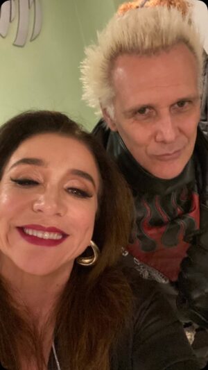 Marisa Orth Instagram - E a noite foi f…da!!!
Incrível, emocionante e a realização de um sonho.
@ocabraloficial foi comigo! Conosco!
Visagismo e essa jaqueta maravilhosa!!! Adereços e mais.
Valeu @bandatuttifruttioficial
Imodestamente to achando que arrasei!
Viva minha Rita Lee!
Viva o álbum fruto proibido
@luizcarlini_oficial
@solsol_oficial
@roycarlini
Toda banda!!!
E poder estar no mesmo palco que
@leemarcucci
@jorgebenjoroficial
@frejatoficial
@lobaow
@andreaskisser
@pauloricardo
@suplaoriginal
Foi tudoooo 👏🏼👏🏼👏🏼👏🏼👏🏼@toplinkmusic