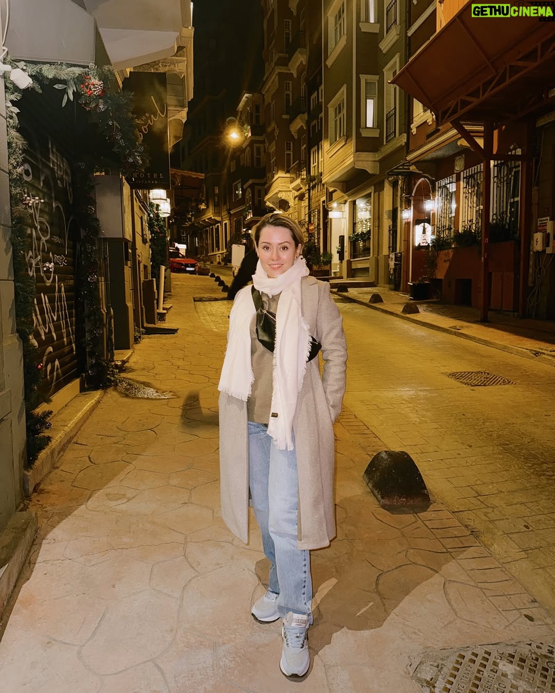 Mariya Kravchenko - 7.4K Likes - Я и подворотни Стамбула🇹🇷😅 #туристка