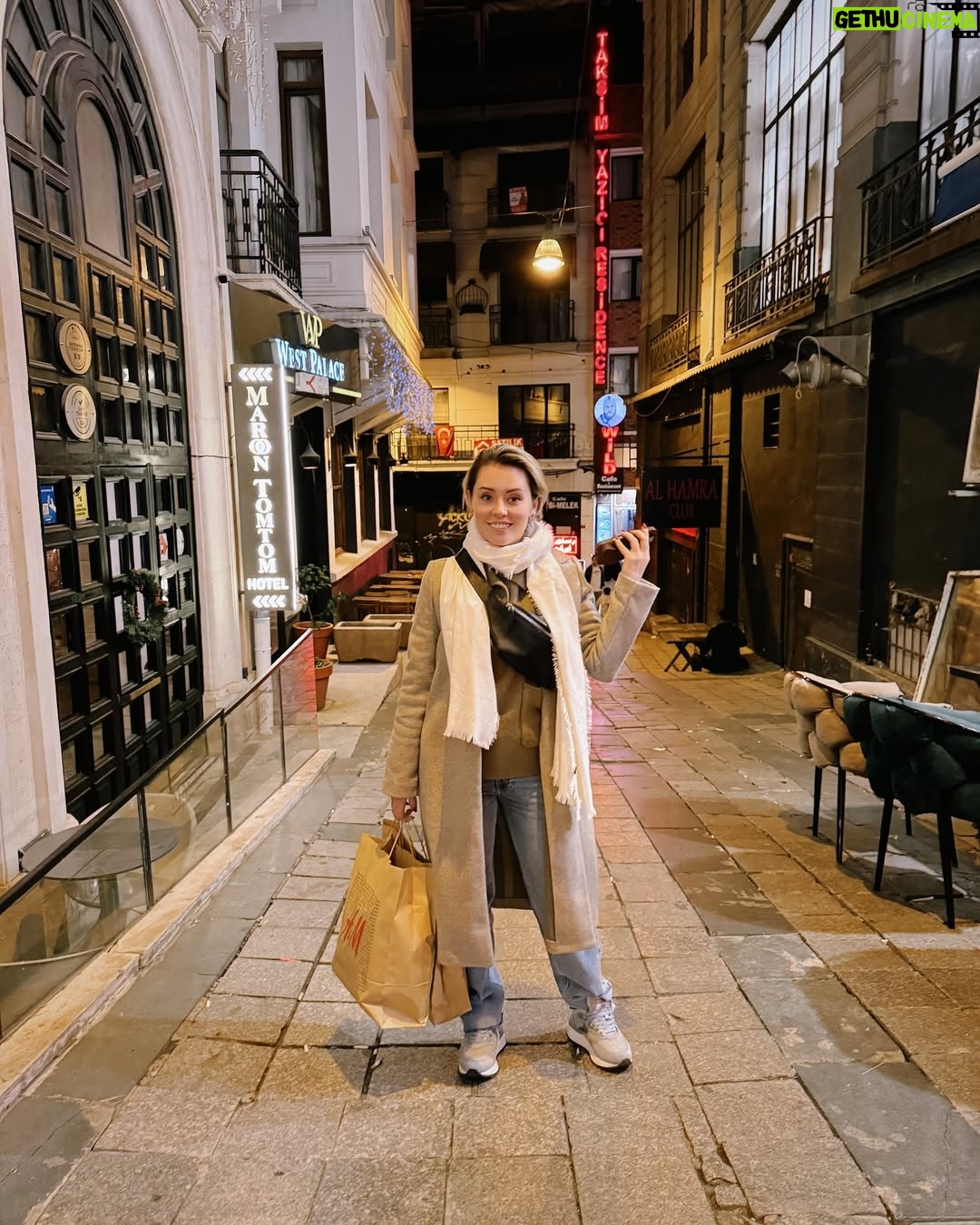 Mariya Kravchenko - 7.4K Likes - Я и подворотни Стамбула🇹🇷😅 #туристка
