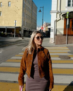 Mariya Kravchenko Instagram - Проверила: улыбка - это мощная сила по повышению уверенности в себе. Она снижает стресс и беспокойство, улучшает отношения, улучшает настроение и повышает продуктивность. Когда чувствуешь себя подавленной - улыбаемся. Даже если не хочется, сам факт улыбки положительно влияет на нас. Если сможем превратить улыбку в привычку, то получится превратить в привычку само счастье❤️ Хочется так☺️