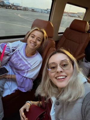 Mariya Kravchenko Instagram - Я безумно рада, что стала частью «Большого куша». Постаралась на максимум, ни секунды не играла в полсилы. И мне невероятно повезло с партнёршами - Анжелика, Катя, я ваш фанат❤️ Мы получили огромное количество поддержки от разных людей. Все наши друзья и знакомые болели за нас и искренне местами удивлялись, какие ходы комбинации мы придумывали. Ни за что вообще не стыдно. Мы с этим справились, мне кажется, как надо. Люди всегда будут осуждать, поэтому делала как хочу. И самое важное - Вы остались неравнодушными. Хейтеры… Спасибо и вам, вы только закалили.
Все участники реалити - сильные люди, и каждый умеет разделять шоу и реальную жизнь. Так что, зритель, не переживай☺️
Искренне завидую тем, кто придёт во второй сезон «Большого куша». На нас обкатали механику, сделали выводы, и теперь всё будет ещё круче!
Спасибо каждому за внимание и поддержку. Это было настоящее приключение❤️
@tnt_online @pro.genstudio @tina_kandelaki @zharov.seva
@boris_khanchalyan @kostya_obukhov