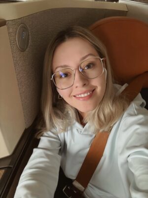 Mariya Kravchenko Instagram - Я безумно рада, что стала частью «Большого куша». Постаралась на максимум, ни секунды не играла в полсилы. И мне невероятно повезло с партнёршами - Анжелика, Катя, я ваш фанат❤️ Мы получили огромное количество поддержки от разных людей. Все наши друзья и знакомые болели за нас и искренне местами удивлялись, какие ходы комбинации мы придумывали. Ни за что вообще не стыдно. Мы с этим справились, мне кажется, как надо. Люди всегда будут осуждать, поэтому делала как хочу. И самое важное - Вы остались неравнодушными. Хейтеры… Спасибо и вам, вы только закалили.
Все участники реалити - сильные люди, и каждый умеет разделять шоу и реальную жизнь. Так что, зритель, не переживай☺️
Искренне завидую тем, кто придёт во второй сезон «Большого куша». На нас обкатали механику, сделали выводы, и теперь всё будет ещё круче!
Спасибо каждому за внимание и поддержку. Это было настоящее приключение❤️
@tnt_online @pro.genstudio @tina_kandelaki @zharov.seva
@boris_khanchalyan @kostya_obukhov