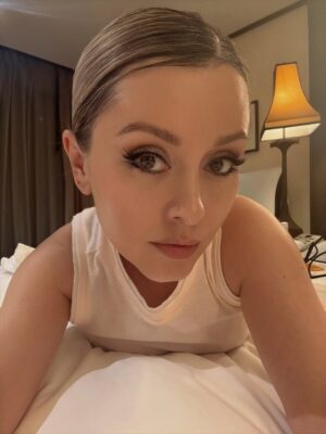 Mariya Kravchenko Instagram - Я безумно рада, что стала частью «Большого куша». Постаралась на максимум, ни секунды не играла в полсилы. И мне невероятно повезло с партнёршами - Анжелика, Катя, я ваш фанат❤️ Мы получили огромное количество поддержки от разных людей. Все наши друзья и знакомые болели за нас и искренне местами удивлялись, какие ходы комбинации мы придумывали. Ни за что вообще не стыдно. Мы с этим справились, мне кажется, как надо. Люди всегда будут осуждать, поэтому делала как хочу. И самое важное - Вы остались неравнодушными. Хейтеры… Спасибо и вам, вы только закалили.
Все участники реалити - сильные люди, и каждый умеет разделять шоу и реальную жизнь. Так что, зритель, не переживай☺️
Искренне завидую тем, кто придёт во второй сезон «Большого куша». На нас обкатали механику, сделали выводы, и теперь всё будет ещё круче!
Спасибо каждому за внимание и поддержку. Это было настоящее приключение❤️
@tnt_online @pro.genstudio @tina_kandelaki @zharov.seva
@boris_khanchalyan @kostya_obukhov