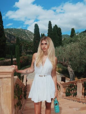 Marta Fort Instagram - lo lindo que fue mallorca🤍  la última foto es la mejor
(incluye foto sonriendo)