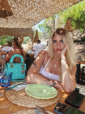 Marta Fort Instagram - lo lindo que fue mallorca🤍  la última foto es la mejor
(incluye foto sonriendo)