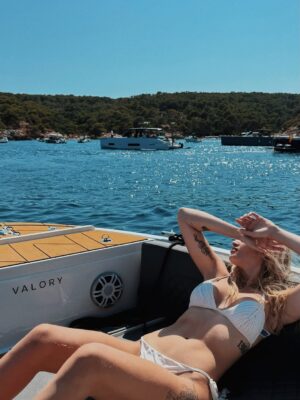 Marta Fort Instagram - lo lindo que fue mallorca🤍  la última foto es la mejor
(incluye foto sonriendo)