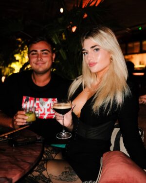 Marta Fort Instagram - cerrando el viaje con este dump🍹