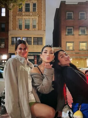 Mary Jean Lastimosa Instagram - Never not catching up with my MU sisters everywhere I go š«¶š¼ @anissablondin my Belgian sis š
#NYC