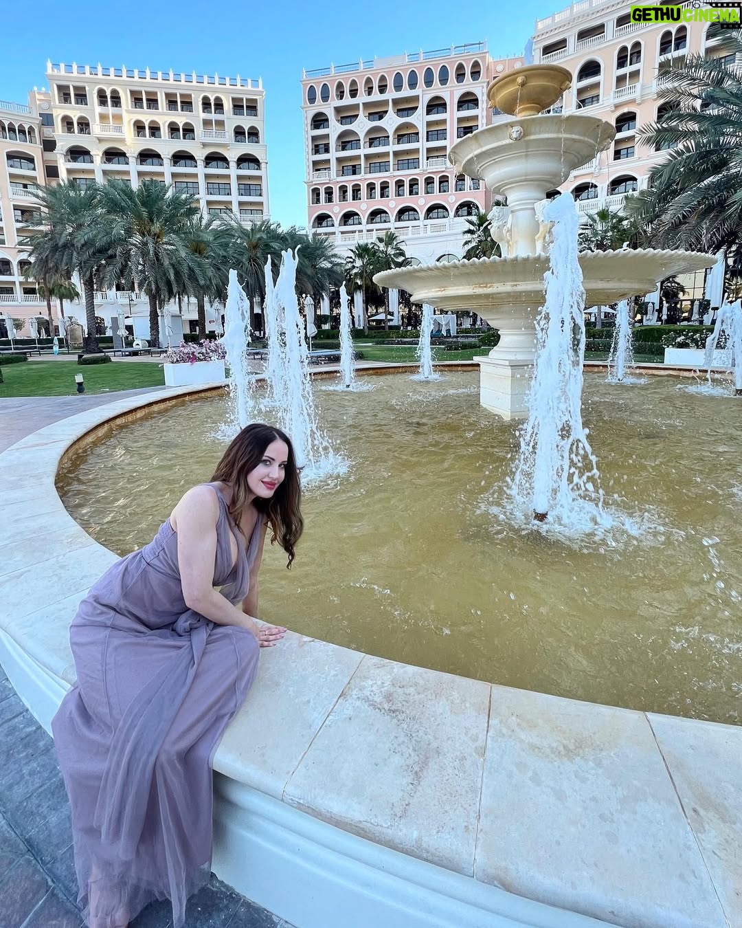 Matylda B - 5.6K Likes - Dreamy #location 😍 #Abudhabi @ritzcarltonabudhabi with @rapidluxe #travel