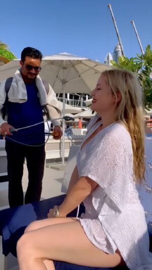 Matylda B Instagram - This is his full time job in #Dubai, do You want his job, comment on this post habibi 🤪
.
.
.
#dreamjon #habibicometodubai