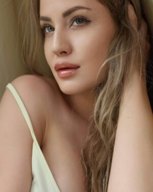 Matylda B Instagram - ❤️ thinking about You 

.photo shot by @__vxshnu_ 
#naturallightphotography #portrait #chennai