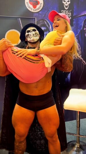 Matylda B Instagram - Happy #halloween 👻
No tricks only treats 🥰😜@healthfarm_nutrition @dubaimuscleshow @matyldab8 @bhuvan.bhaskar7
#stayfit
#thodacrazyzaroorihai #dubaimuscleshow #dubai