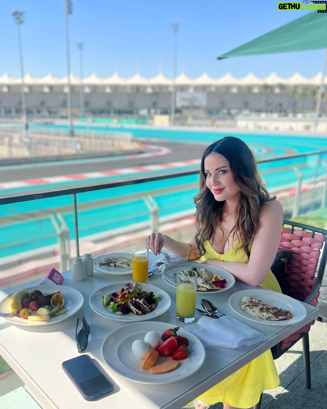 Matylda B - 5.1K Likes - Good morning ☀️💖 Breakfast with race track view 😍  @wabudhabi Plan your next escape with @rapidluxe  #abudhabi #travel