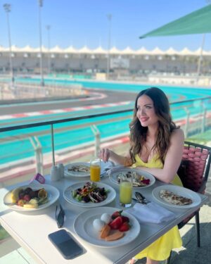 Matylda B Instagram - Good morning ☀️💖 Breakfast with race track view 😍  @wabudhabi Plan your next escape with @rapidluxe  #abudhabi #travel