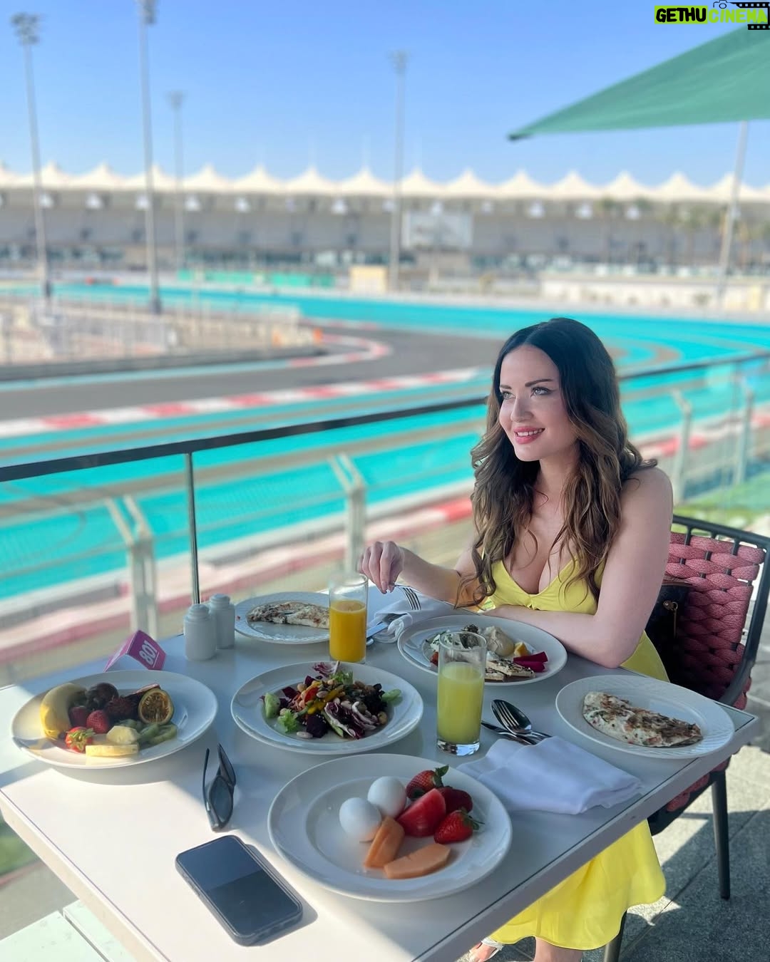 Matylda B - 5.1K Likes - Good morning ☀️💖 Breakfast with race track view 😍  @wabudhabi Plan your next escape with @rapidluxe  #abudhabi #travel