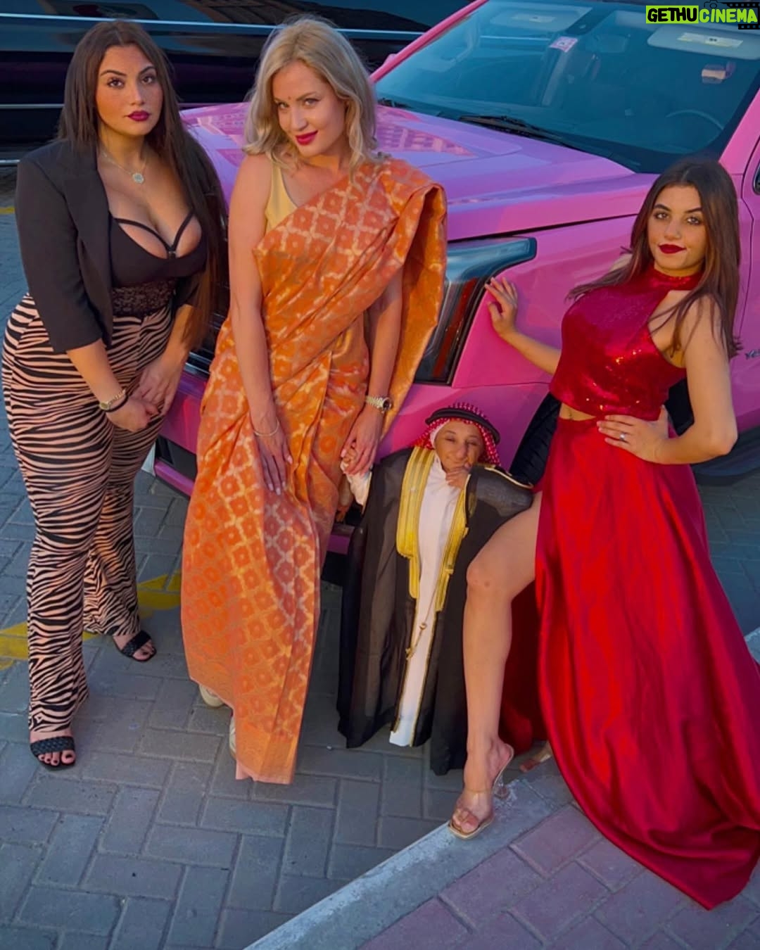 Matylda B - 30K Likes - Choose your player