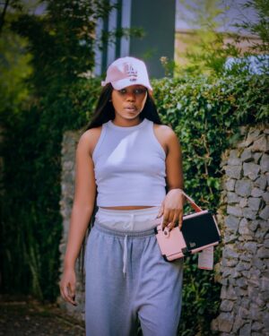 Maua Sama Instagram - Nakupenda 💜
Cc @jizosound 🔥🔥
@stylecity_tz