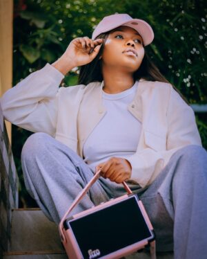 Maua Sama Instagram - Nakupenda 💜
Cc @jizosound 🔥🔥
@stylecity_tz
