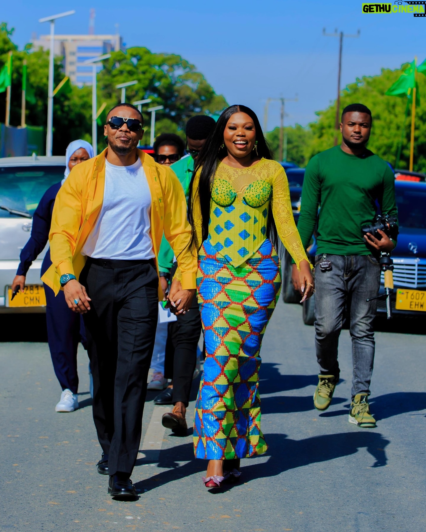 Maua Sama - 92K Likes - KAMA HUYO, NITAMPATA WAPI? 💚💛 

Mtu Ambae Comment  Yake  Haitojibiwa  Nampa Laki Moja…!! GOOD LUCK ⭐️

Ila Alikiba 😍😍. 

Designer 👗 @lucie_designtz 
MUA @tahiyasama 
Hair @theonlyamina79