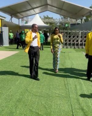 Maua Sama Instagram - KAMA HUYO, NITAMPATA WAPI? 💚💛
Mtu Ambae Comment Yake Haitojibiwa Nampa Laki Moja…!! GOOD LUCK ⭐️
Ila Alikiba 😍😍.
Designer 👗 @lucie_designtz
MUA @tahiyasama
Hair @theonlyamina79