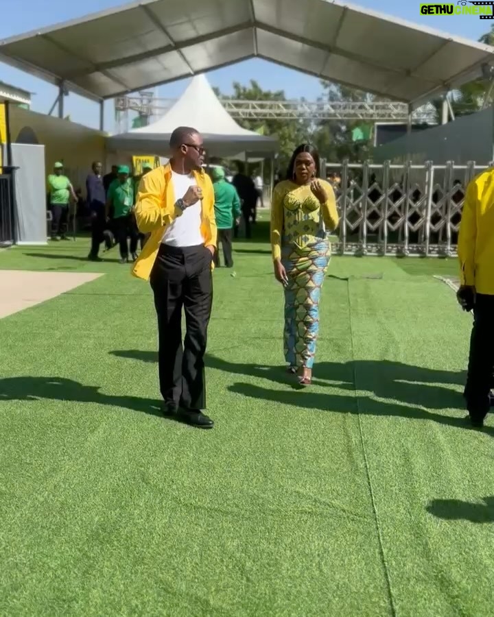Maua Sama - 92K Likes - KAMA HUYO, NITAMPATA WAPI? 💚💛 

Mtu Ambae Comment  Yake  Haitojibiwa  Nampa Laki Moja…!! GOOD LUCK ⭐️

Ila Alikiba 😍😍. 

Designer 👗 @lucie_designtz 
MUA @tahiyasama 
Hair @theonlyamina79