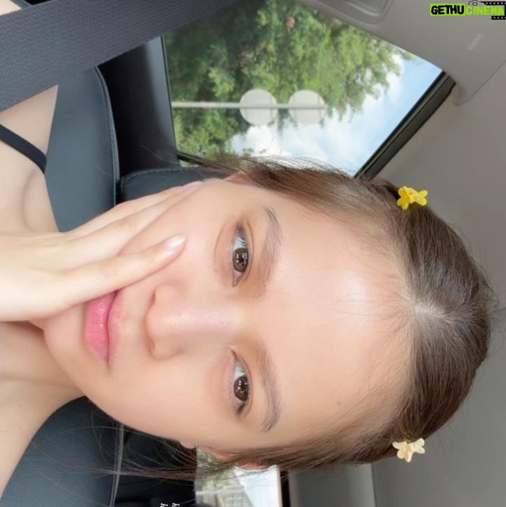 Maudy Effrosina - 302.1K Likes - 