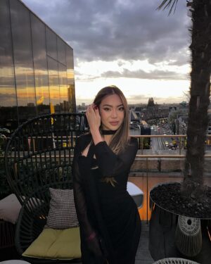 Mawar Rashid Instagram - Thank you Eucerin for the wonderful welcome dinner. It was such a relaxed vibe, and it was great meeting everyone from around the world before the main event 🩶
@eucerin @eucerin_my
#EpigenExperts #ReverseTheAgeClock #Eucerin