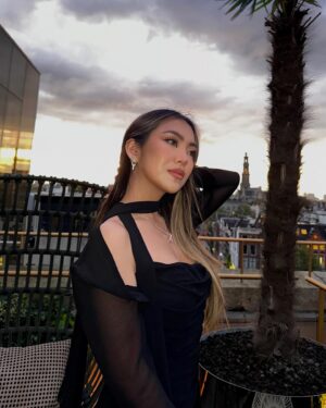 Mawar Rashid Instagram - Thank you Eucerin for the wonderful welcome dinner. It was such a relaxed vibe, and it was great meeting everyone from around the world before the main event 🩶
@eucerin @eucerin_my
#EpigenExperts #ReverseTheAgeClock #Eucerin