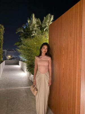 Mawar Rashid Instagram - 🌉🩷
Dress from @doublewoot_fashion 👗