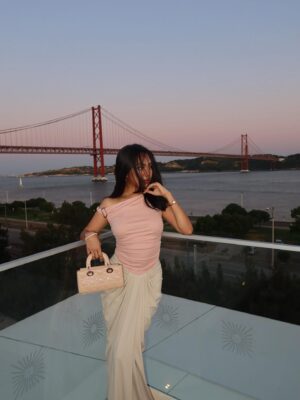 Mawar Rashid Instagram - 🌉🩷
Dress from @doublewoot_fashion 👗