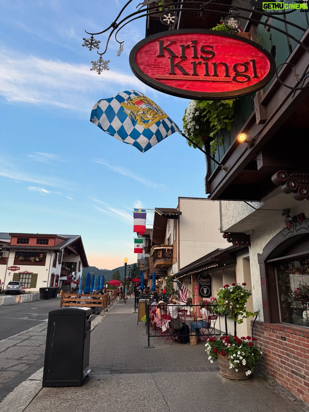 Maxine Medina - 427 Likes - 📍Leavenworth City in Washington state