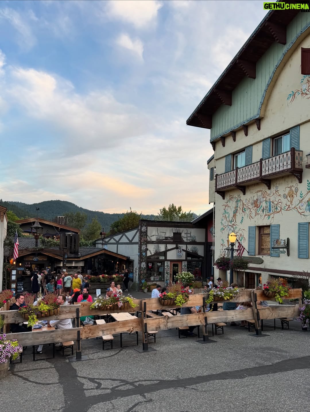 Maxine Medina - 427 Likes - 📍Leavenworth City in Washington state