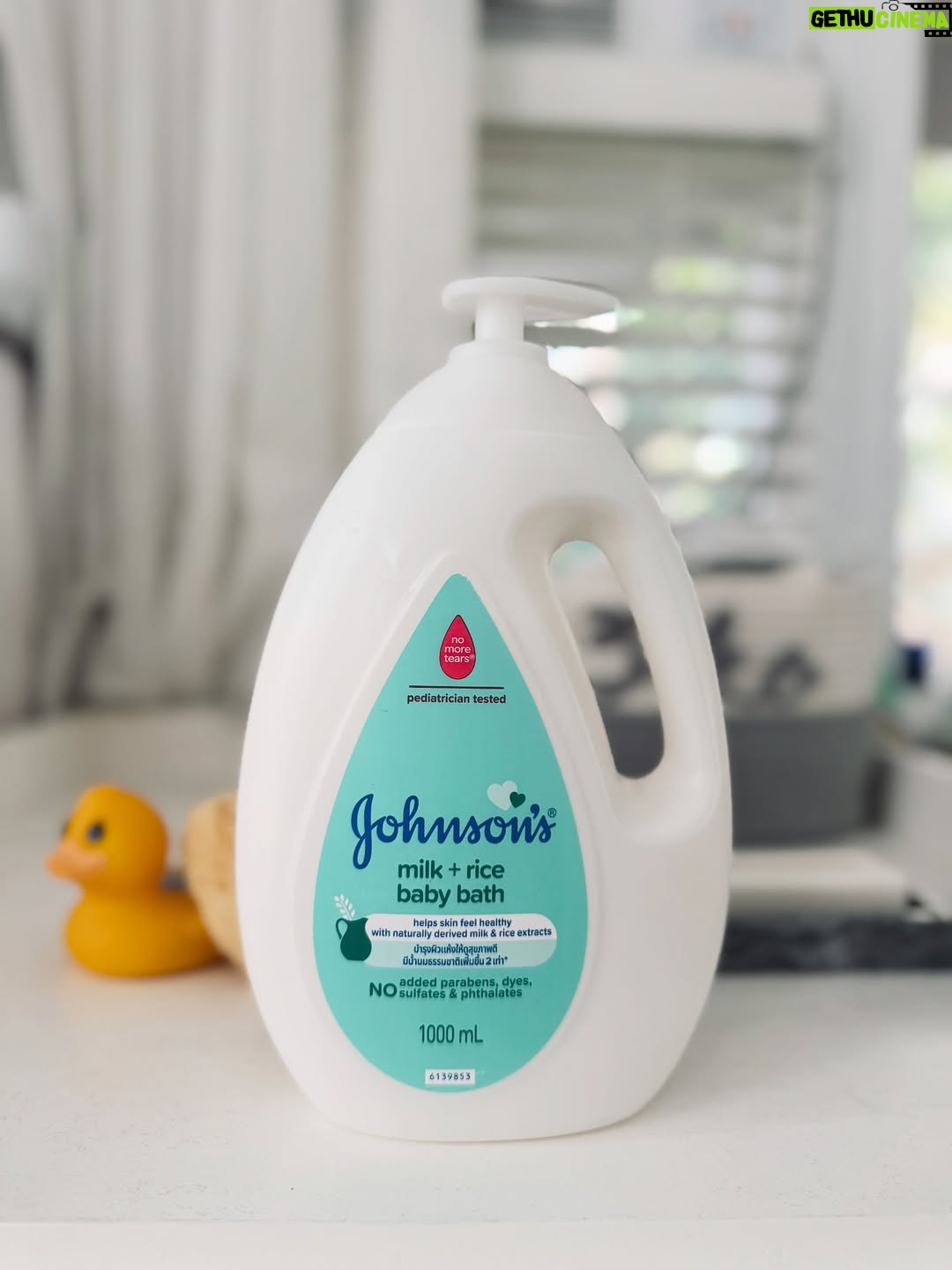 Maxine Medina - 341 Likes - Alam mo bang mas manipis at mas delicate ang baby’s skin kaysa sa atin? 🤔💙 Mas sensitive sila, kaya hindi basta-basta pwedeng gamitin ang regular soap!

That’s why I choose Johnson’s Baby Milk   Rice Bath—2X more moisturizing than bar soap, triple-tested by doctors, at trusted ng No.1 Baby Brand sa Pinas! Now, bath time is not just safe—it’s a moment to cherish. 💦

Para kay baby, dapat pinakamabuti! 💙 Switch to Johnson’s Baby today!