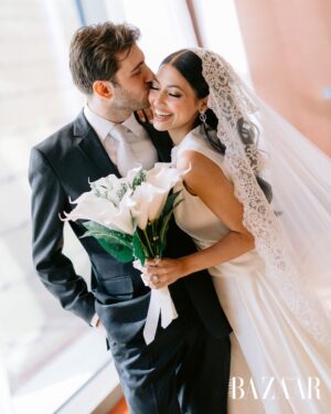 May Elghety Instagram - Some weddings are planned; others feel destined. Egyptian actress @mayelghety’s celebration at Cairo’s St. Regis was a golden-hour dream—an intimate, elegant ode to timeless love. From the vintage romance of her Vera Wang and Oscar de la Renta gowns, to all the heartfelt details, her day unfolded like poetry upon the Nile.
Read the full story at at the link in bio.
حصريًا لـ هاربرز بازار العربية: زواج الممثلة المصرية مي الغيطي من الطبيب البريطاني آندرياس براون مساء يوم الأحد في العاصمة المصرية، القاهرة بفندق سان ريجيس، وذلك في حفل زفاف اقتصر على أفراد العائلة والأصدقاء.
وتألقت العروس بإطلالتين: فستان فينتج من المصممة الشهيرة فيرا وانغ، وآخر من دار أوسكار دي لا رينتا. وتخبرنا العروس: “لطالما كانت لدي نظرة واضحة لفستان زفافي؛ تصميم خالد في أناقته، بسيط في تفاصيله، وملكي في روحه”.
كما حدثتنا عن قصة حبها الحالمة، التي تعيدنا بالزمن إلى رومانسية فاتنة تأسر القلوب بكل تفاصيلها.
تفضلوا بزيارة موقعنا لقراءة الحوار كامل.
Location: @stregiscairo
Photographer: @kerotadros_photography_
@soqrat.films
Make-up Artist: @Sandra_magdy_mua
Veil and train: @shahendahegazy
Hair stylist: @islamzakisalon
Jewellery: @Iramjewelry_
Interview: @rodaynanasser
Management & PR: @sizzle_company