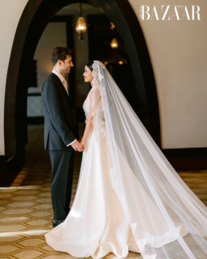 May Elghety Instagram - Some weddings are planned; others feel destined. Egyptian actress @mayelghety’s celebration at Cairo’s St. Regis was a golden-hour dream—an intimate, elegant ode to timeless love. From the vintage romance of her Vera Wang and Oscar de la Renta gowns, to all the heartfelt details, her day unfolded like poetry upon the Nile.
Read the full story at at the link in bio.
حصريًا لـ هاربرز بازار العربية: زواج الممثلة المصرية مي الغيطي من الطبيب البريطاني آندرياس براون مساء يوم الأحد في العاصمة المصرية، القاهرة بفندق سان ريجيس، وذلك في حفل زفاف اقتصر على أفراد العائلة والأصدقاء.
وتألقت العروس بإطلالتين: فستان فينتج من المصممة الشهيرة فيرا وانغ، وآخر من دار أوسكار دي لا رينتا. وتخبرنا العروس: “لطالما كانت لدي نظرة واضحة لفستان زفافي؛ تصميم خالد في أناقته، بسيط في تفاصيله، وملكي في روحه”.
كما حدثتنا عن قصة حبها الحالمة، التي تعيدنا بالزمن إلى رومانسية فاتنة تأسر القلوب بكل تفاصيلها.
تفضلوا بزيارة موقعنا لقراءة الحوار كامل.
Location: @stregiscairo
Photographer: @kerotadros_photography_
@soqrat.films
Make-up Artist: @Sandra_magdy_mua
Veil and train: @shahendahegazy
Hair stylist: @islamzakisalon
Jewellery: @Iramjewelry_
Interview: @rodaynanasser
Management & PR: @sizzle_company