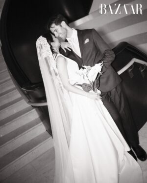 May Elghety Instagram - Some weddings are planned; others feel destined. Egyptian actress @mayelghety’s celebration at Cairo’s St. Regis was a golden-hour dream—an intimate, elegant ode to timeless love. From the vintage romance of her Vera Wang and Oscar de la Renta gowns, to all the heartfelt details, her day unfolded like poetry upon the Nile.
Read the full story at at the link in bio.
حصريًا لـ هاربرز بازار العربية: زواج الممثلة المصرية مي الغيطي من الطبيب البريطاني آندرياس براون مساء يوم الأحد في العاصمة المصرية، القاهرة بفندق سان ريجيس، وذلك في حفل زفاف اقتصر على أفراد العائلة والأصدقاء.
وتألقت العروس بإطلالتين: فستان فينتج من المصممة الشهيرة فيرا وانغ، وآخر من دار أوسكار دي لا رينتا. وتخبرنا العروس: “لطالما كانت لدي نظرة واضحة لفستان زفافي؛ تصميم خالد في أناقته، بسيط في تفاصيله، وملكي في روحه”.
كما حدثتنا عن قصة حبها الحالمة، التي تعيدنا بالزمن إلى رومانسية فاتنة تأسر القلوب بكل تفاصيلها.
تفضلوا بزيارة موقعنا لقراءة الحوار كامل.
Location: @stregiscairo
Photographer: @kerotadros_photography_
@soqrat.films
Make-up Artist: @Sandra_magdy_mua
Veil and train: @shahendahegazy
Hair stylist: @islamzakisalon
Jewellery: @Iramjewelry_
Interview: @rodaynanasser
Management & PR: @sizzle_company