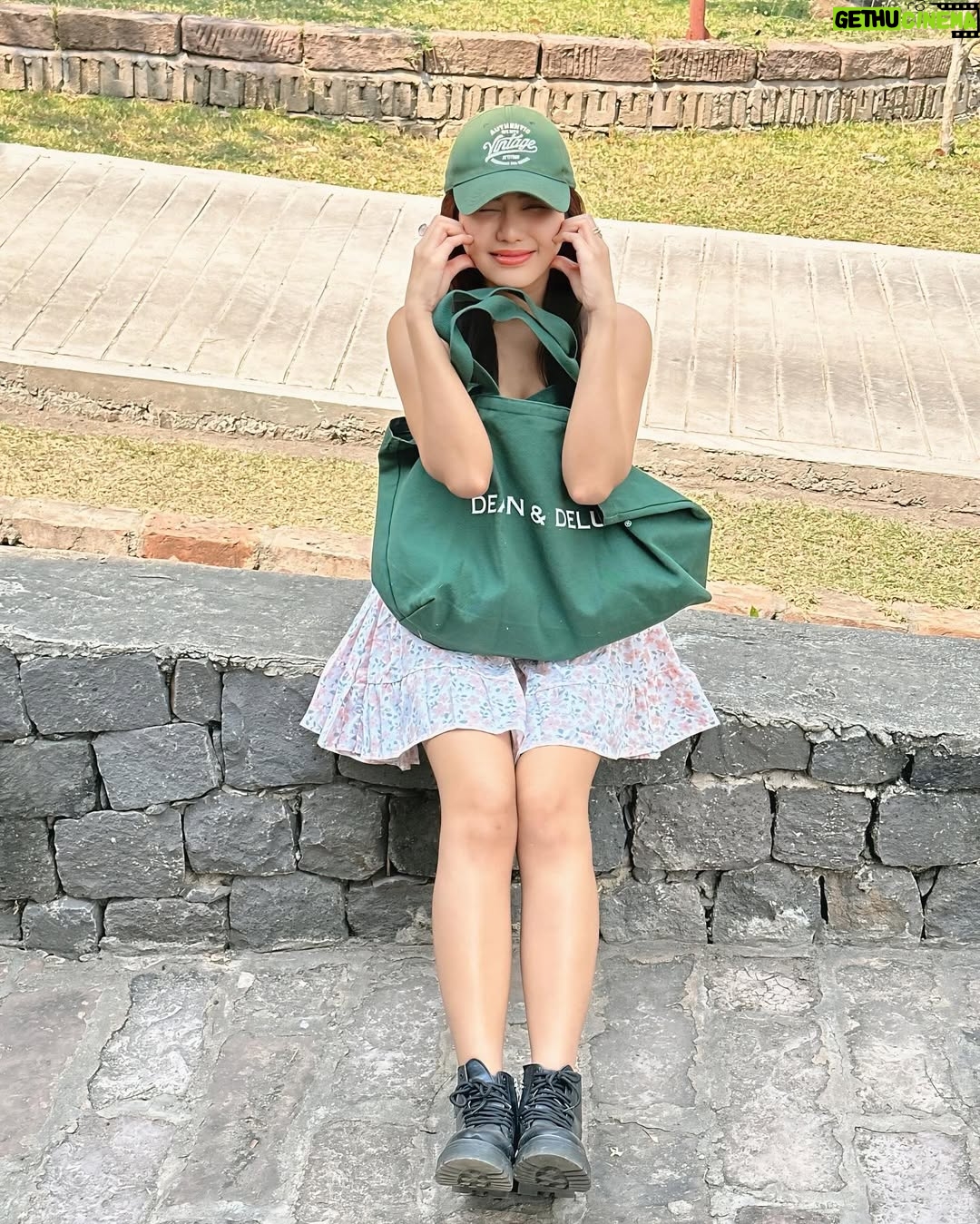 May Myint Mo - 0.9K Likes - Single Day 🍃💭