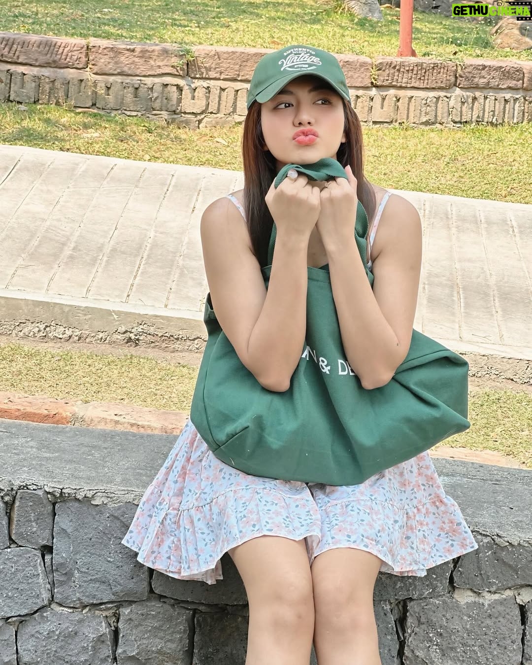 May Myint Mo - 0.9K Likes - Single Day 🍃💭