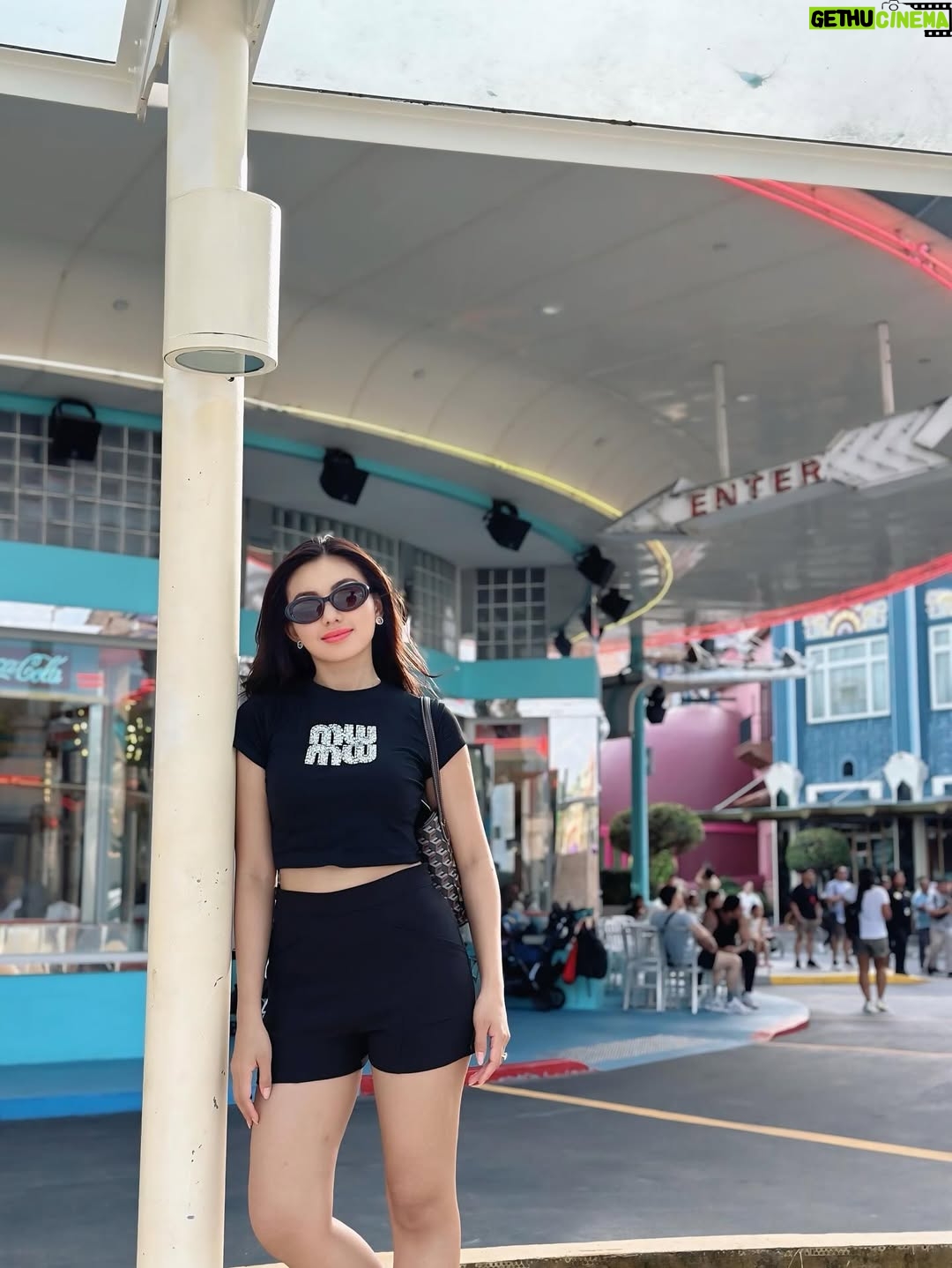 May Myint Mo - 3.3K Likes - 🎡🎢🎠🏰💃🏻