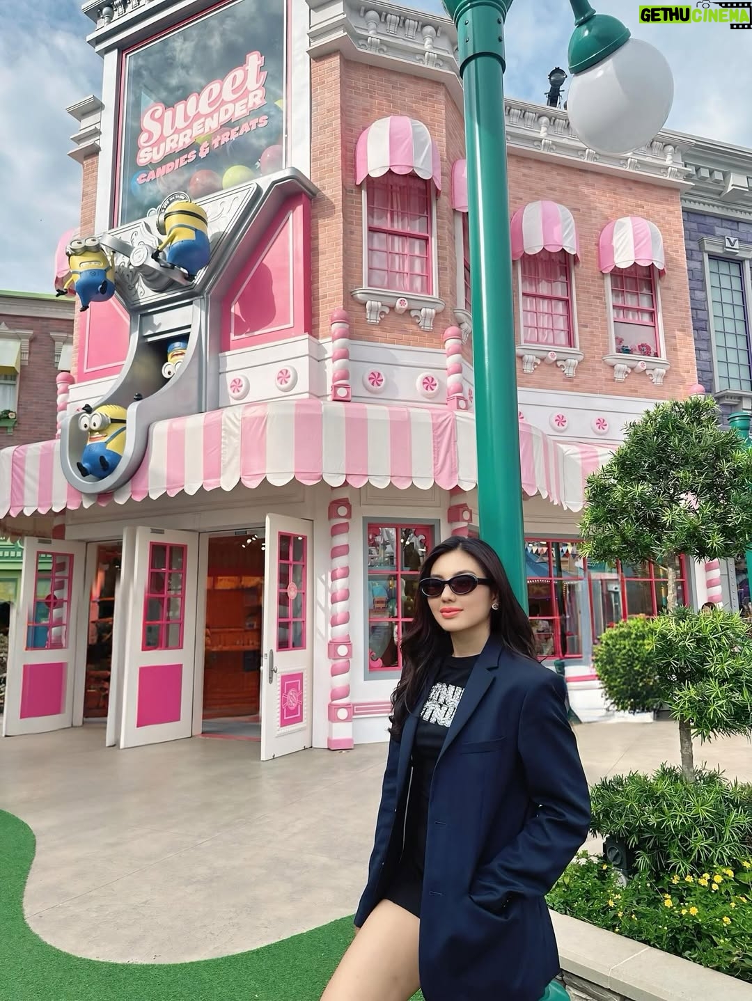 May Myint Mo - 3.3K Likes - 🎡🎢🎠🏰💃🏻